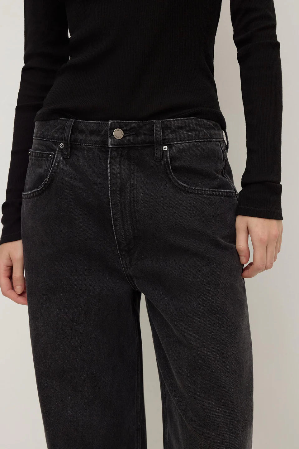 Assembly Low Curve Mid Rise Jean Faded Black