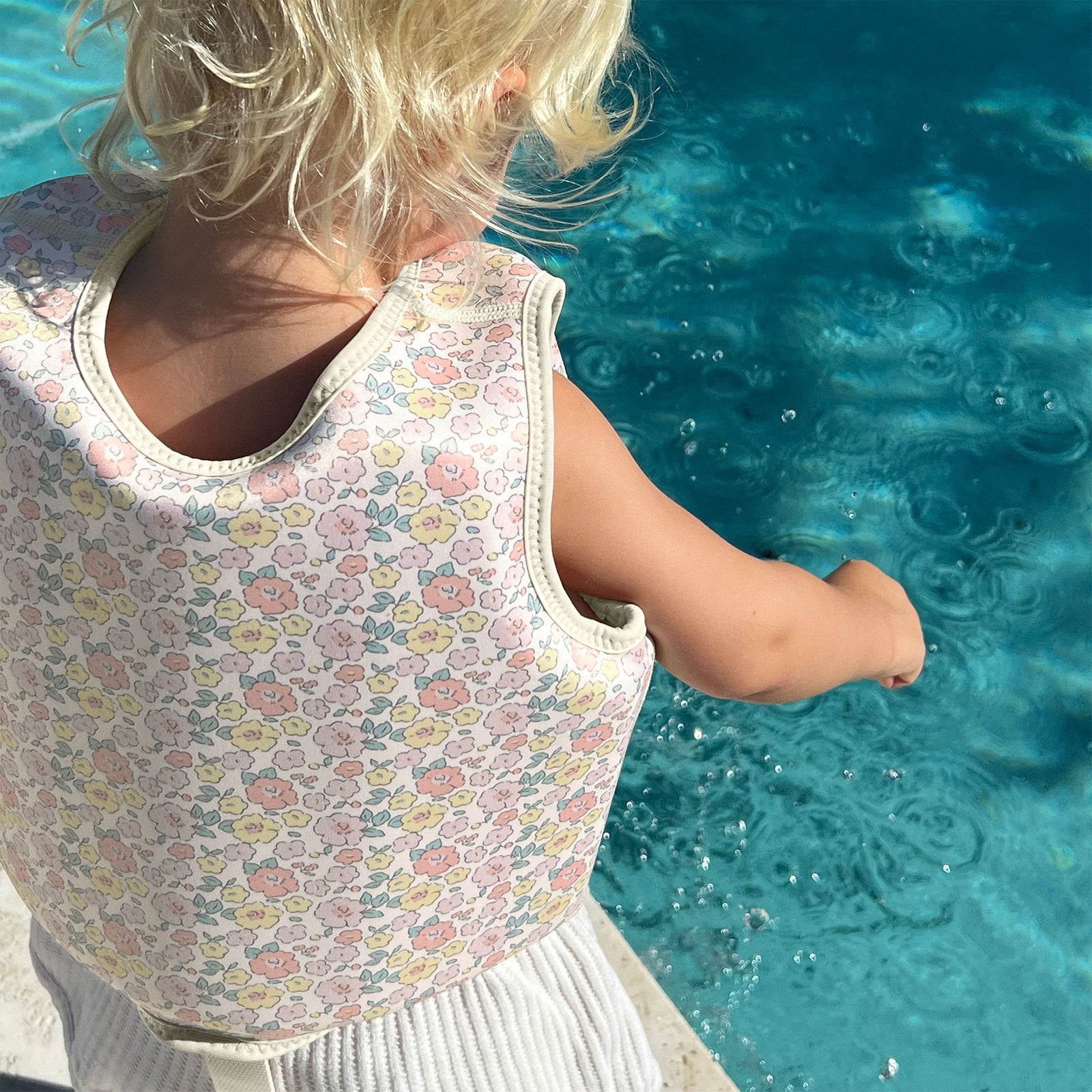 Sunnylife Kids Swim Vest Into the Garden Ditsy Floral