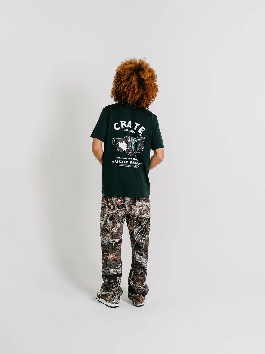 Crate X Willie the Waiter Beer Hug Tee Pine