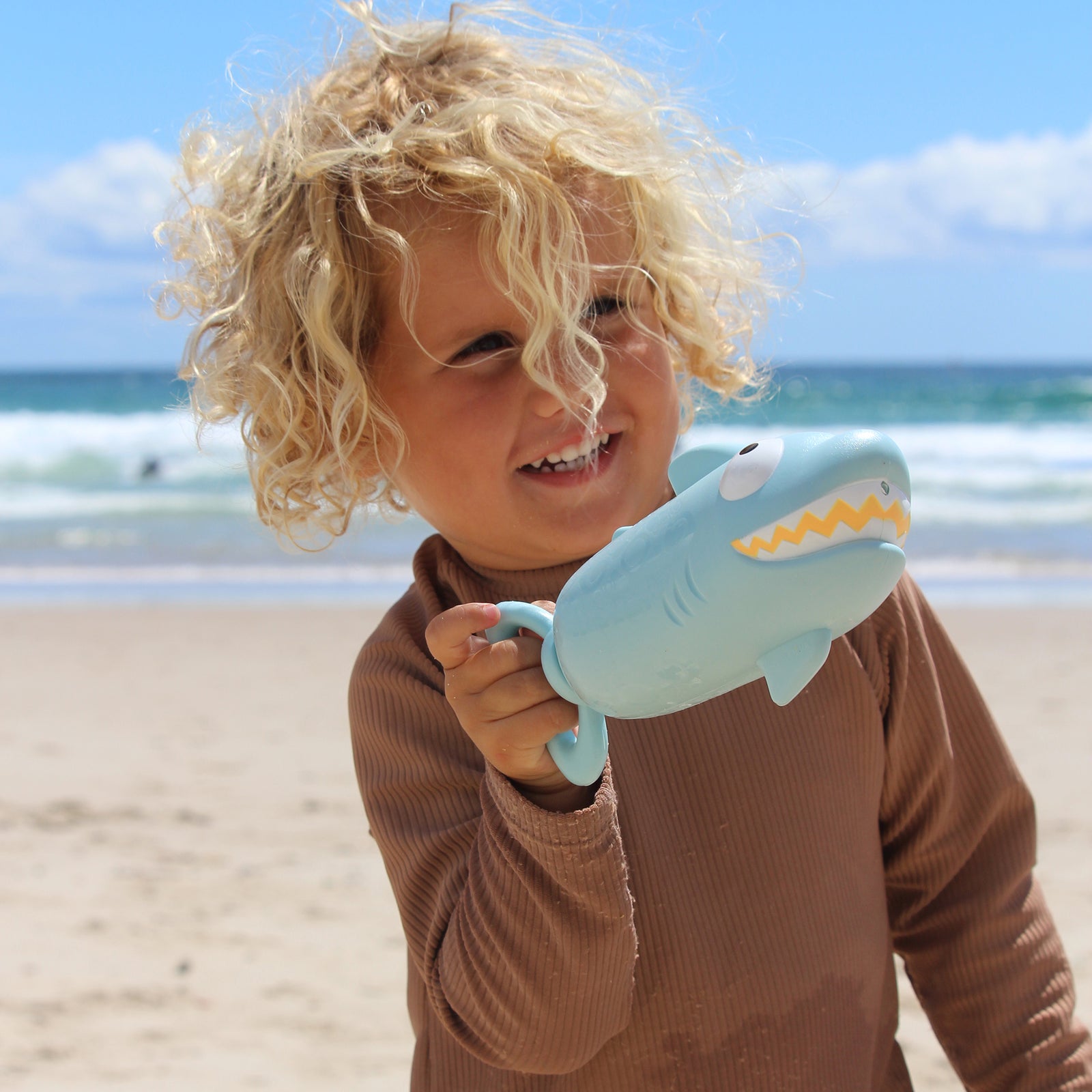 Sunnylife Water Squirters Shark Pastel Blue
