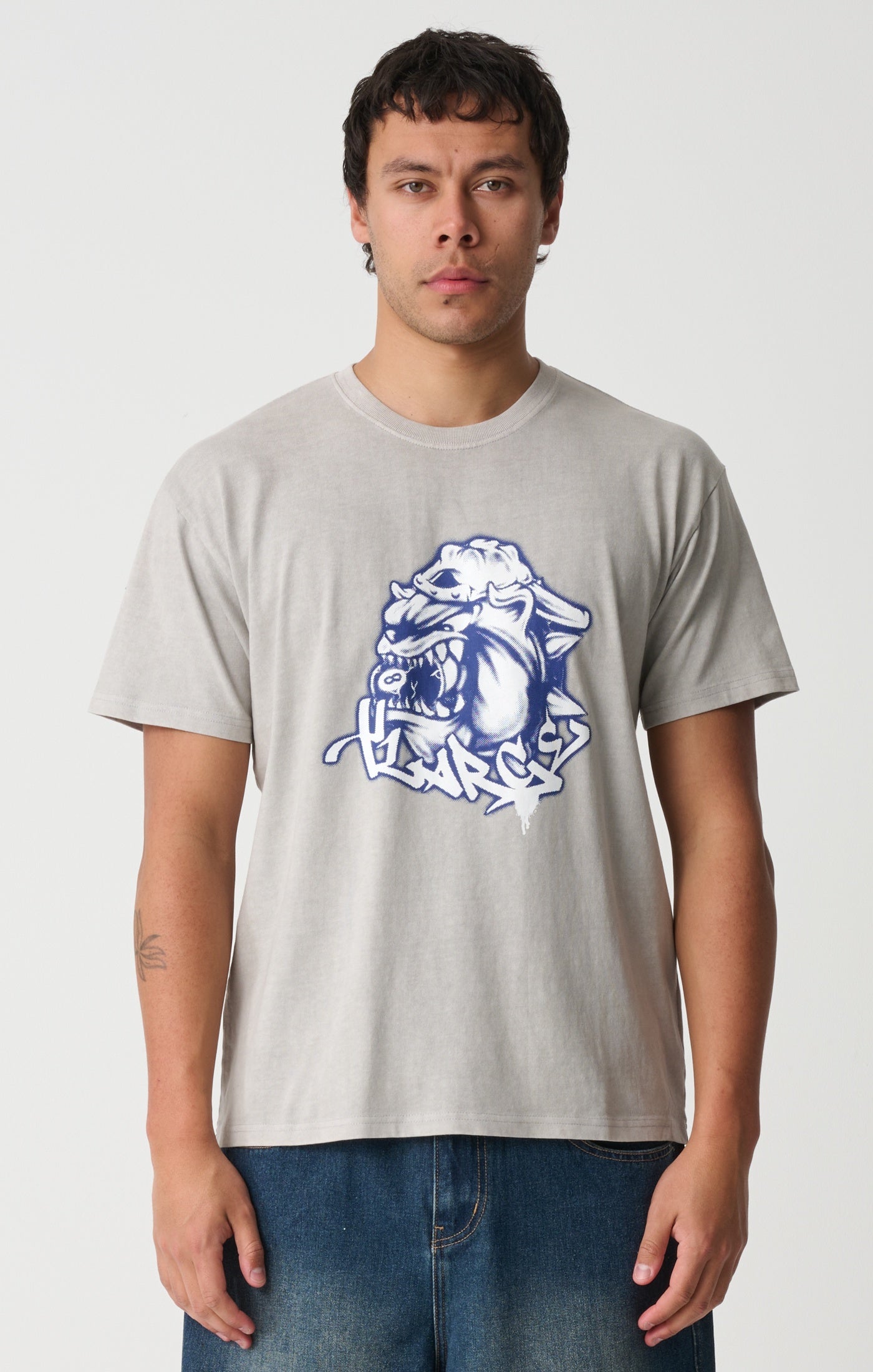 XLARGE Bulldog SS Tee Pigment Dove